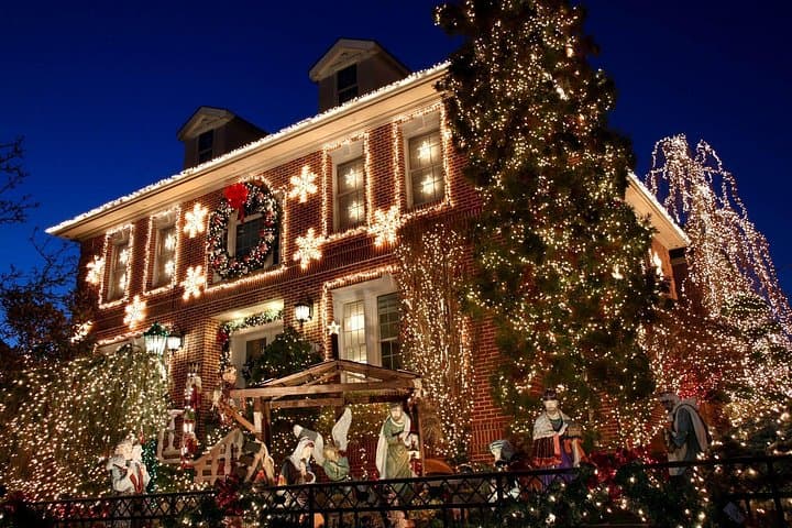 NYC Christmas Lights Tour: Private SUV or Van to Dyker Heights, Rockefeller & Herald Square photo 3