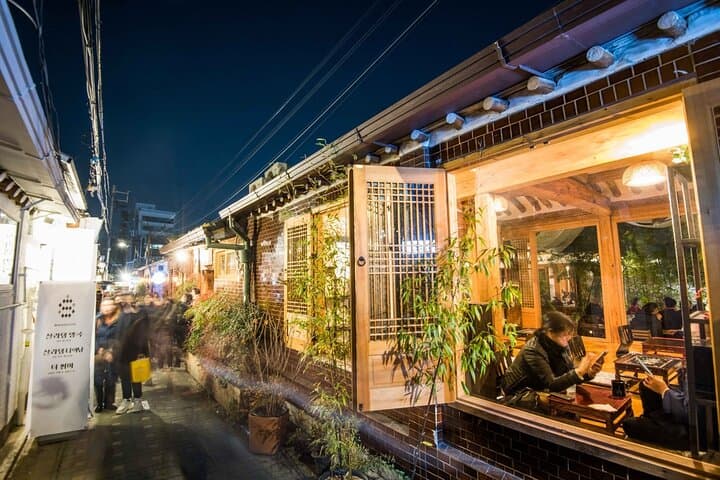 Seoul Nightscape Tour: Ikseon-dong Hanok Village to Bugak Sky Pavilion photo 2
