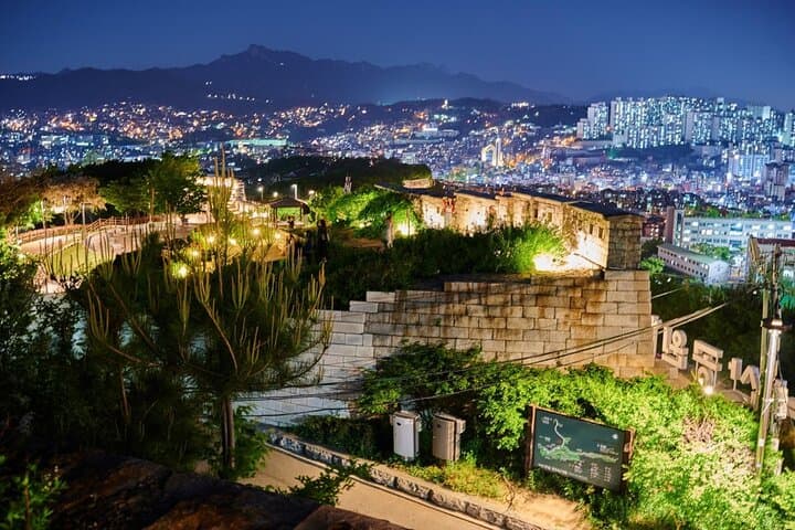 Seoul Nightscape Tour: Ikseon-dong Hanok Village to Bugak Sky Pavilion photo 5