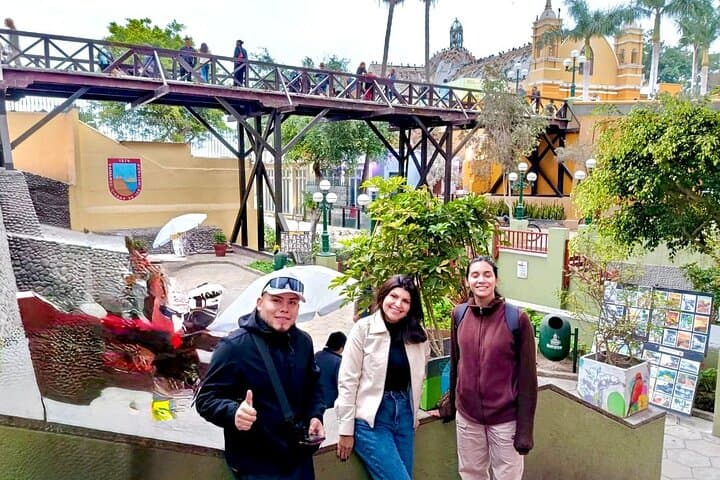 Miraflores & Barranco Bike Tour: Graffiti, Clifftops and a Cold Beer in Lima photo 3