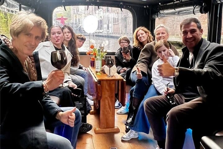 Canal Cruise in Amsterdam: Intimate 1-Hour Group Boat Tour