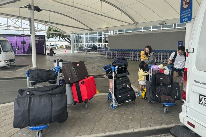 Auckland Airport Transfer: Private Minivan Between AKL and City Hotels photo 2