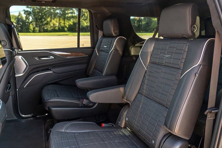 Luxury airport arrival transfer in New York City: private SUV, sedan, minibus or limousine photo 5