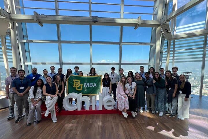 Sanhattan Walking Tour and Sky Costanera Observatory in Las Condes photo 5