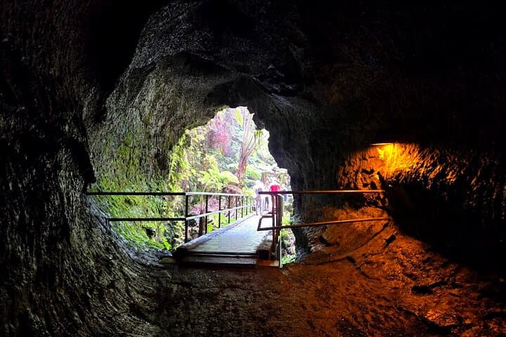 Private Hilo & Volcanoes Tour: Rainbow Falls, Lava Tube & Punaluʻu photo 3