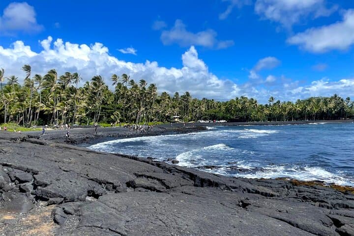 Private Hilo & Volcanoes Tour: Rainbow Falls, Lava Tube & Punaluʻu photo 4