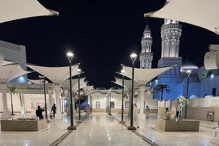 Madinah Islamic Heritage Tour: Key Sites, Uhud Battlefield & Historic Mosques photo 4