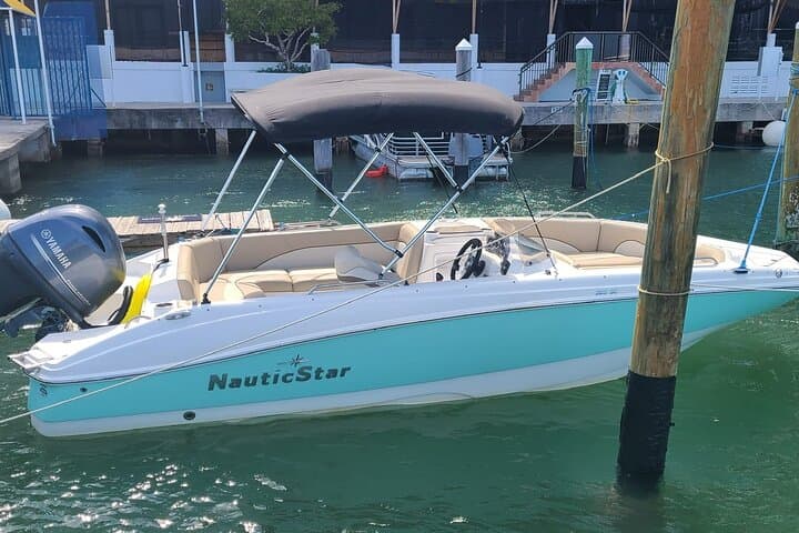 Miami Self-Drive Boat Rental on Biscayne Bay — Rent a 20ft Boat photo 2