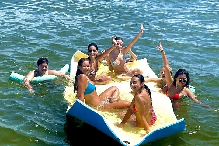 Miami Self-Drive Boat Rental on Biscayne Bay — Rent a 20ft Boat photo 6