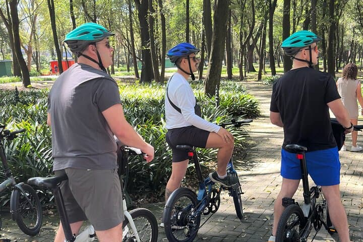 Private E‑Bike Tour Through Chapultepec Forest — 2.5-Hour Cultural Ride in Mexico City photo 4