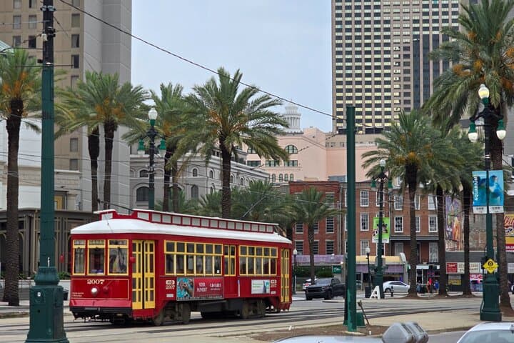 Last Fling in NOLA: French Quarter Pub Crawl and Scandalous History Tour photo 2