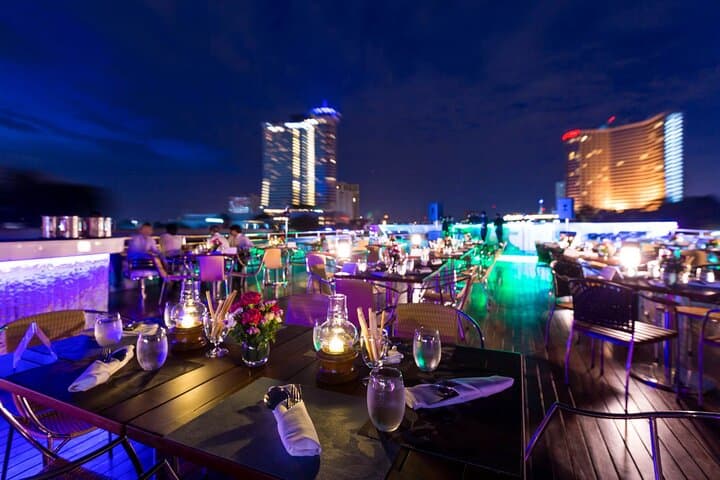 Bangkok Grand Pearl Dinner Cruise on the Chao Phraya River