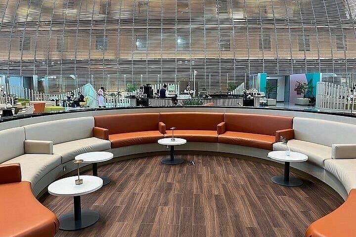 Pearl Lounge Abu Dhabi: 24-Hour Terminal 1 Lounge with Buffet & Showers photo 1