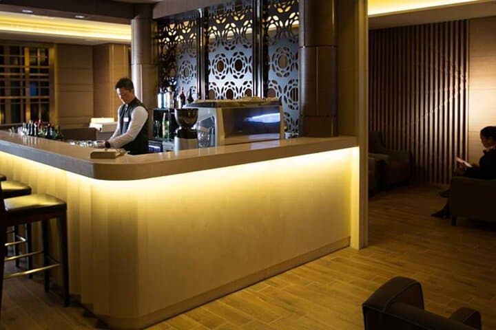 Pearl Lounge Abu Dhabi: 24-Hour Terminal 1 Lounge with Buffet & Showers photo 2