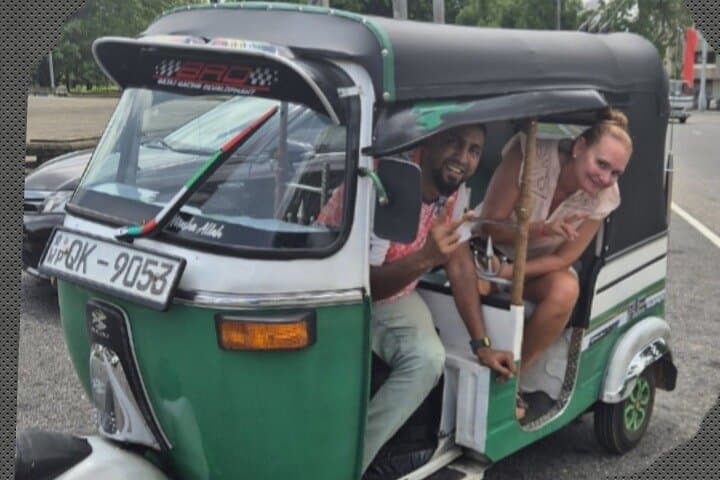 Colombo Tuk-Tuk Shopping Tour — Tea, Gems, Cinnamon & Handicrafts