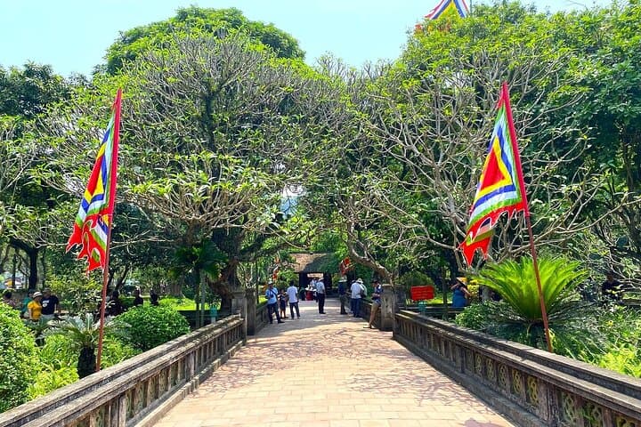 Luxury Day Tour: Hoa Lu, Trang An & Mua Cave from Hanoi photo 5