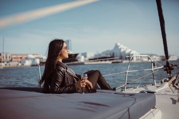 Private Sailing Trip from Port Olímpic — 1-Hour Open-Bar Cruise in Barcelona