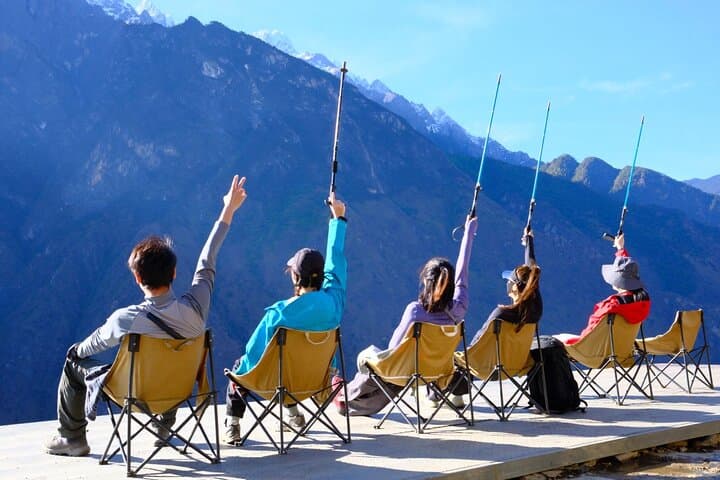 Day Hike Tiger Leaping Gorge: Private One-Day Trek Along the Jinsha River