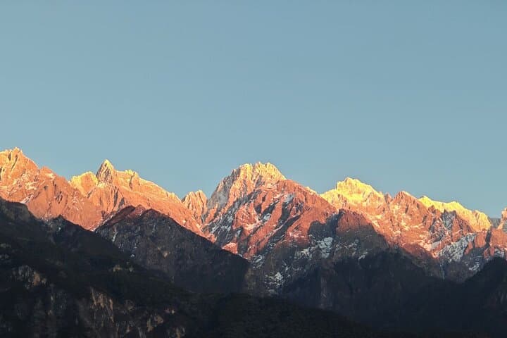 Day Hike Tiger Leaping Gorge: Private One-Day Trek Along the Jinsha River photo 2
