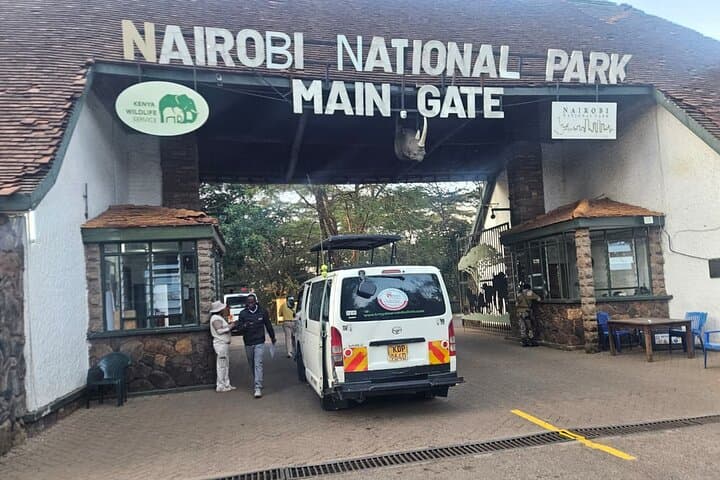 Explore Nairobi National Park: A Unique Urban Safari Experience