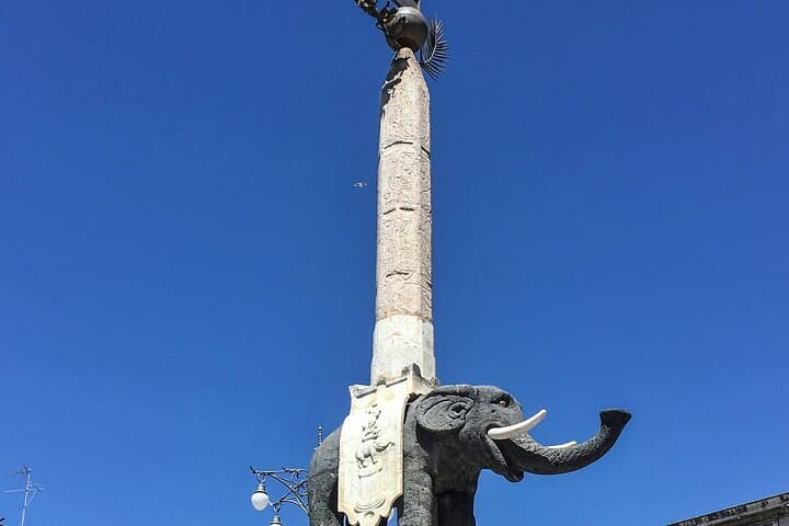 Private Catania City Tour & Etna Winery Lunch with Wine Tasting