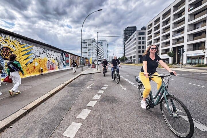 Explore Kreuzberg: 3-Hour Alternative Berlin Bike Tour photo 4