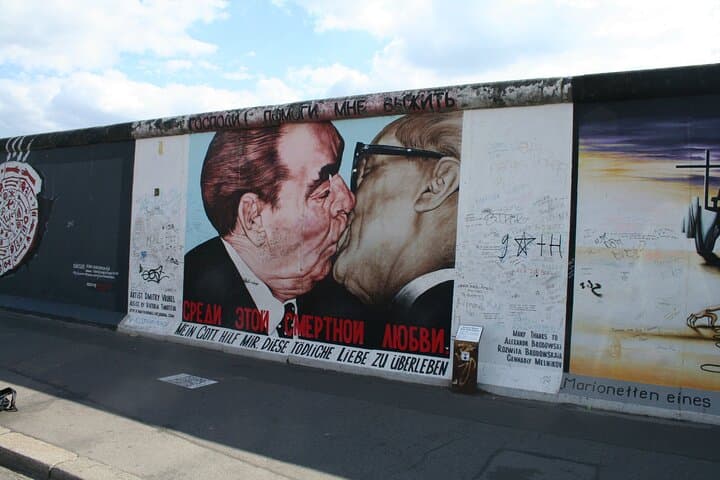 Explore Kreuzberg: 3-Hour Alternative Berlin Bike Tour photo 6
