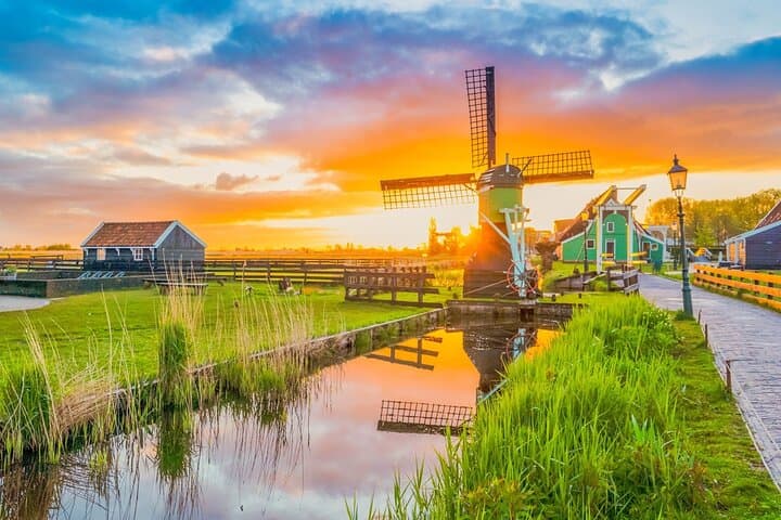 Historic Windmills, Fishing Villages & Cheese: Day Trip from Amsterdam to Zaanse Schans, Marken, Volendam & Edam