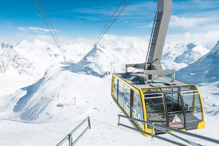 Diavolezza Peak Lunch and Bernina Red Train from Milan