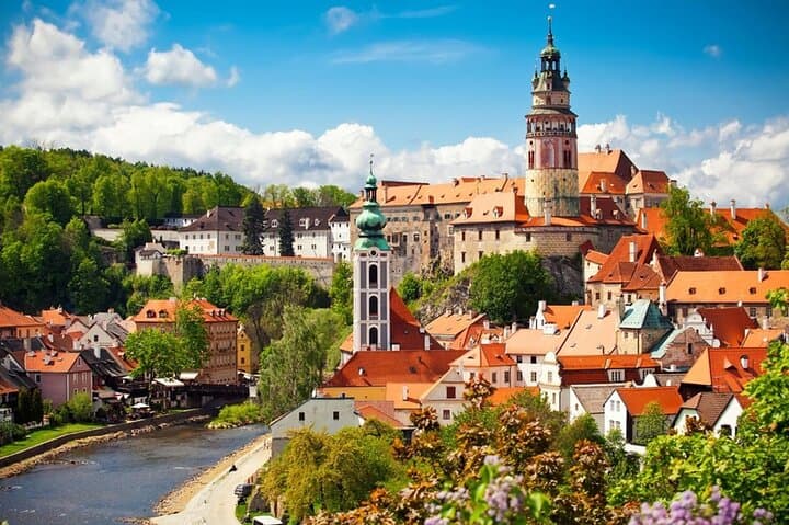 Prague-to-Vienna Transfer with Guided Stop in Český Krumlov: Castle Views & Riverwalk photo 2
