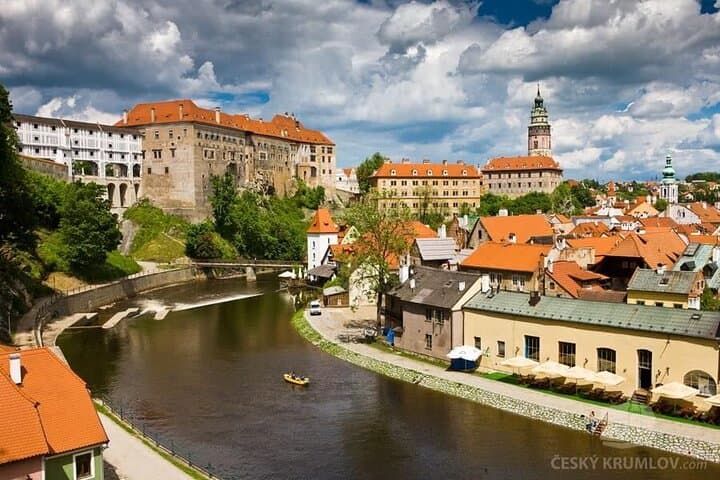 Prague-to-Vienna Transfer with Guided Stop in Český Krumlov: Castle Views & Riverwalk photo 4
