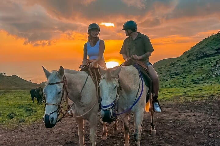 Oahu Sunset Mountain Vista Horseback Trail Ride in the Wai'anae Mountains photo 3