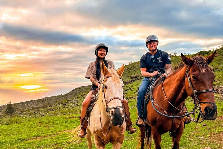 Oahu Sunset Mountain Vista Horseback Trail Ride in the Wai'anae Mountains photo 4
