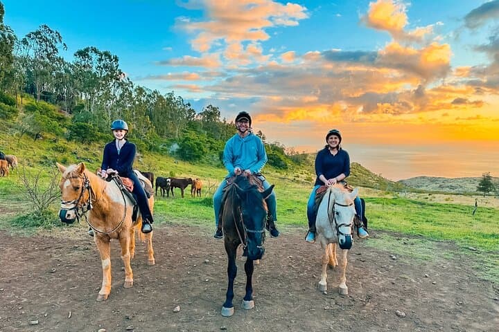 Oahu Sunset Mountain Vista Horseback Trail Ride in the Wai'anae Mountains