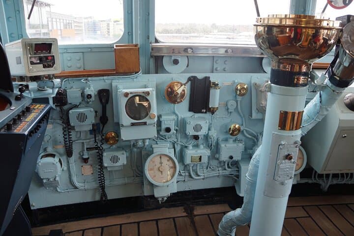 Royal Yacht Britannia Private Tour — Skip-the-Line Transport & Multilingual Audio Guide photo 3