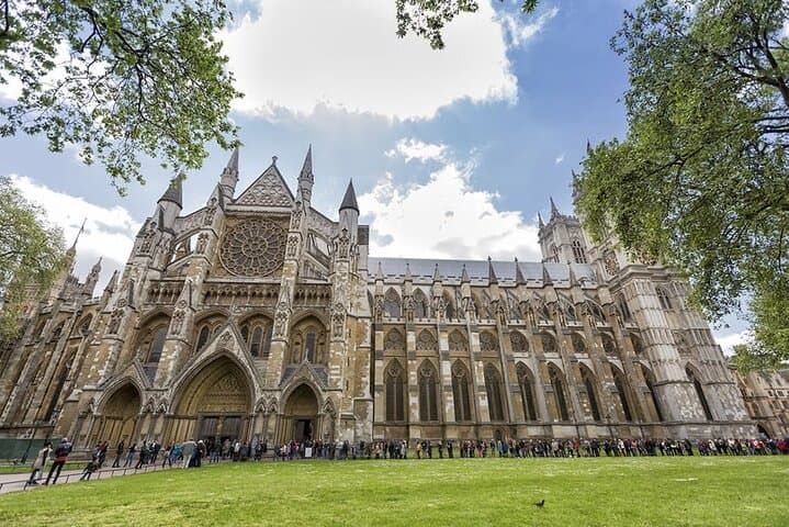 Walk Westminster: Parliament, Abbey and No.10 with St James's Park Lunch