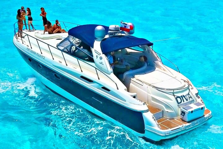 Private DIVA 60ft Yacht Charter: Cruise Cancun’s Turquoise Coastline