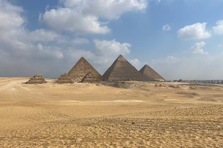 Cairo in a Day: Giza Pyramids, Egyptian Museum & Nile Dinner Cruise photo 4