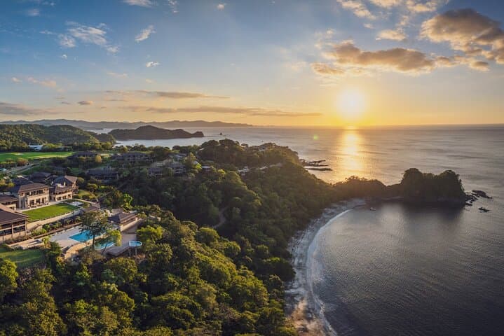 Arenal to Papagayo Private Transfer — VIP Shuttle Service in Costa Rica photo 1