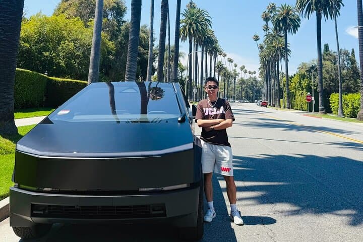 Explore Los Angeles in Style: The Ultimate Cybertruck Tour