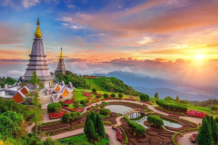 Doi Inthanon Discovery: Waterfalls, Twin Pagodas & Hill‑Tribe Villages