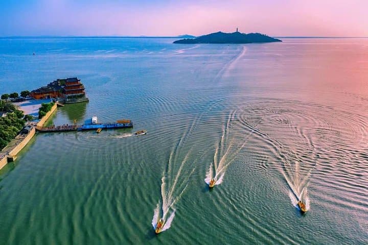 Hefei Laoshan Island and Anhui Museum Private Day Tour — Coastal Views and Cultural Treasures