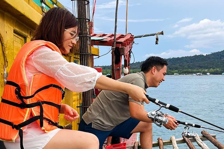 Private Phu Quoc Fishing Tour, Snorkel & Starfish Beach Seafood BBQ photo 2