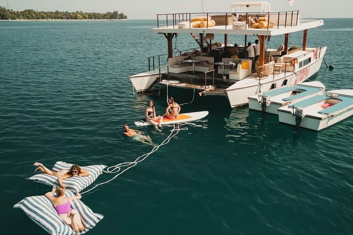 Sunset Catamaran Snorkel & Dinner Cruise at Nusa Lembongan photo 2