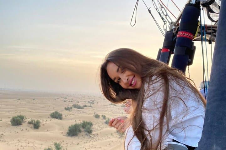 Sunrise Hot Air Balloon Over Dubai Desert — 40–70 Minute Flight & Wildlife Views