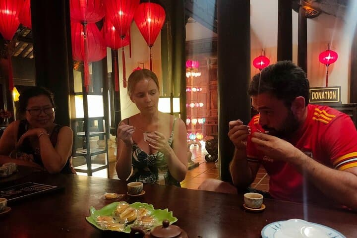 Hoi An Street Food Walking Tour: Best Local Eats & Evening Stroll photo 2