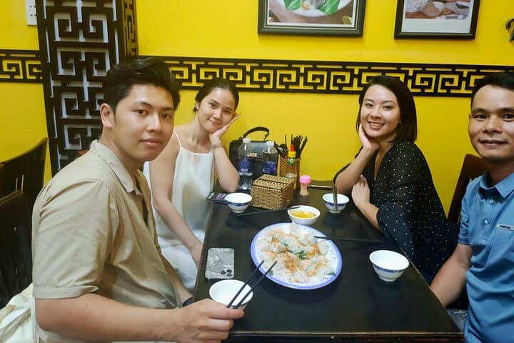Hoi An Street Food Walking Tour: Best Local Eats & Evening Stroll photo 3
