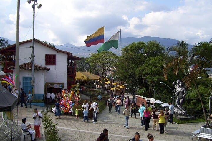 Self-Guided Medellín Murder Mystery: Outdoor Detective Escape Game photo 5