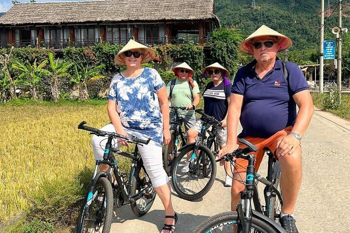 2-Day Mai Chau and Pu Luong Nature Reserve Adventure: Rice Terraces, Karst Passes & Local Life photo 4