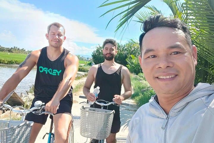 Hoi An Cultural Bike Adventure: Cycle Tra Que, Rice Fields & Basket Boats photo 4